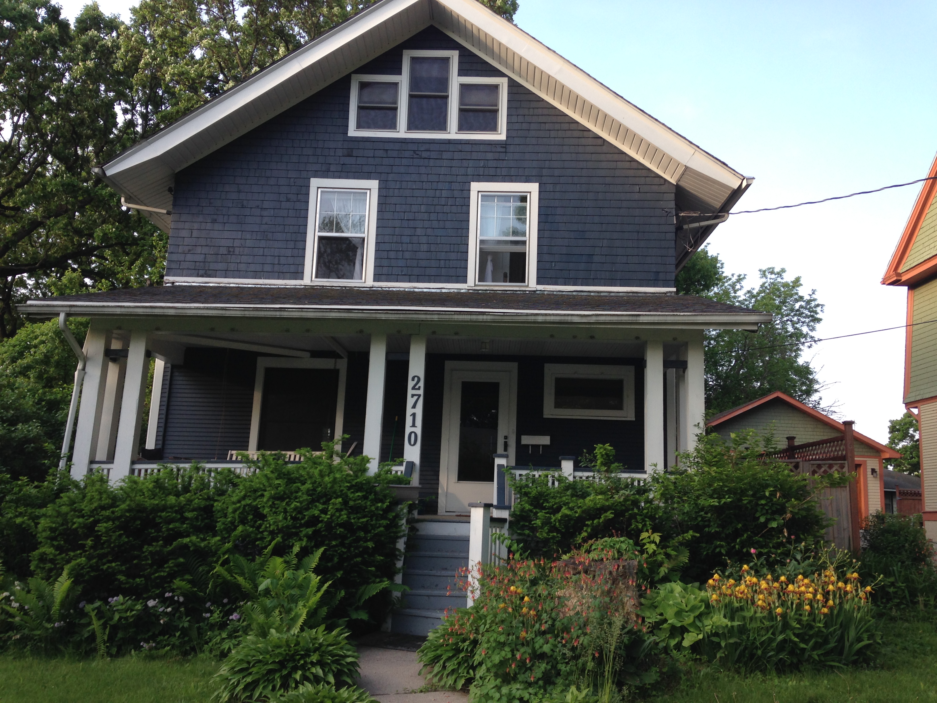 2710 Woodland